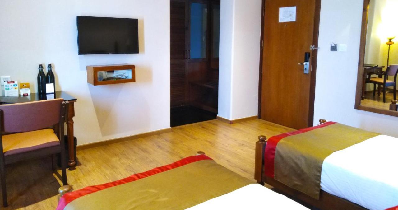 Le Maritime, Kochi By Westbridge Hotel Exterior foto